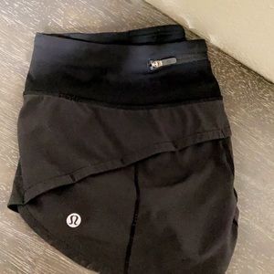 lululemon speed up shorts 2.5” size 2